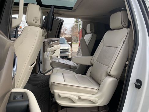 Used 2021 GMC Yukon XL Denali w/ Denali Premium Package AWD/4WD image 25