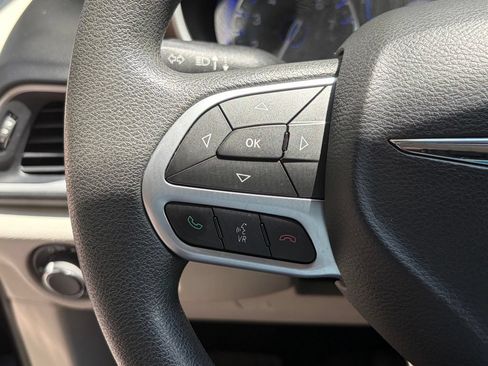 Used 2017 Chrysler Pacifica LX FWD image 22