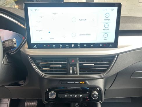 Used 2026 Ford Escape SE w/ PHEV Premium Package image 17