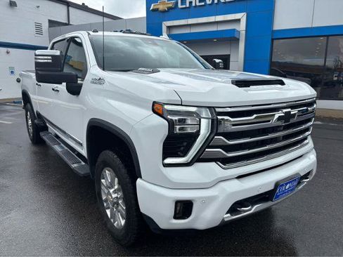 Used 2025 Chevrolet Silverado 2500 High Country w/ High Country Premium Package AWD/4WD image 14