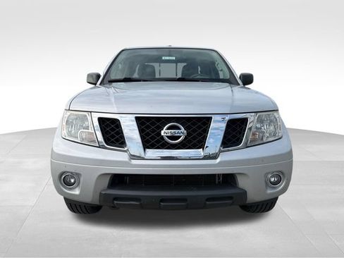 Used 2015 Nissan Frontier SV w/ SV Value Truck Package AWD/4WD image 2