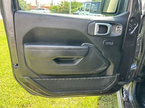 Used 2024 Jeep Wrangler Rubicon image 10