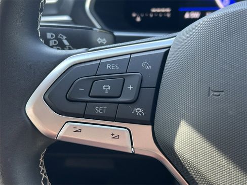 Used 2022 Volkswagen Tiguan SE image 38