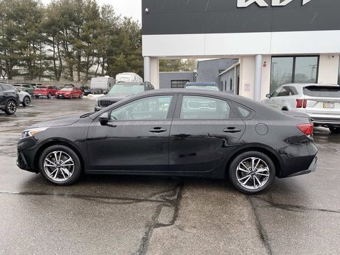 Used 2022 Kia Forte LXS image 2