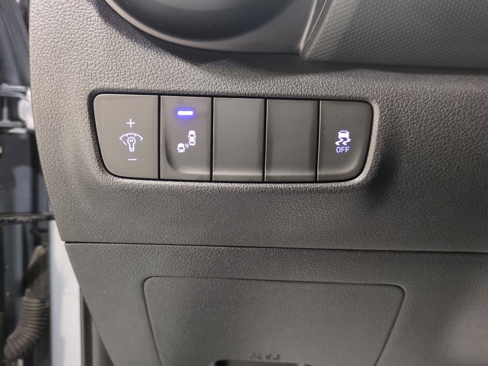 Used 2018 Hyundai Kona SEL AWD/4WD image 17