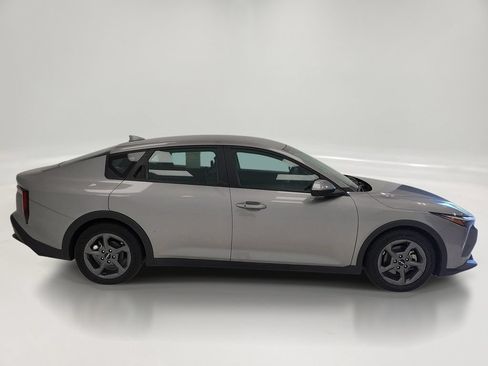 Used 2025 Kia K4 FWD image 2