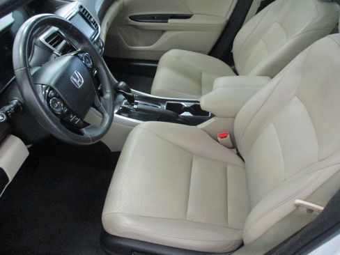 Used 2017 Honda Accord EX-L image 10