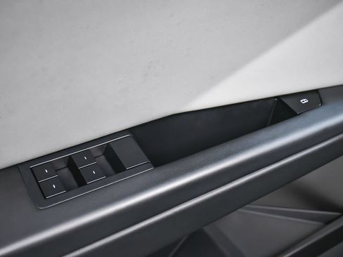 Used 2025 Tesla Cybertruck AWD Crew Cab image 10