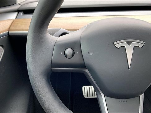 Used 2022 Tesla Model Y Performance image 11