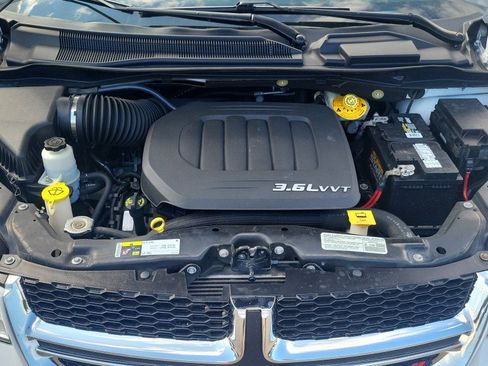 Used 2019 Dodge Grand Caravan SE FWD image 30