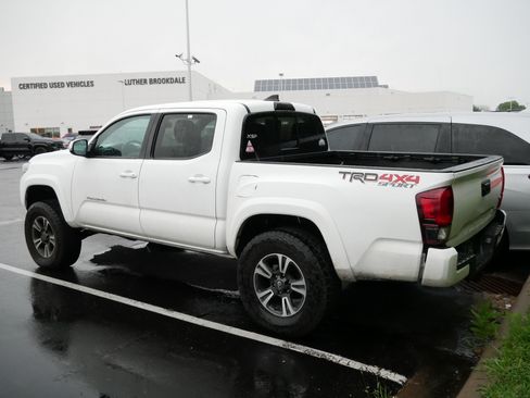 Certified 2019 Toyota Tacoma TRD Sport AWD/4WD image 4