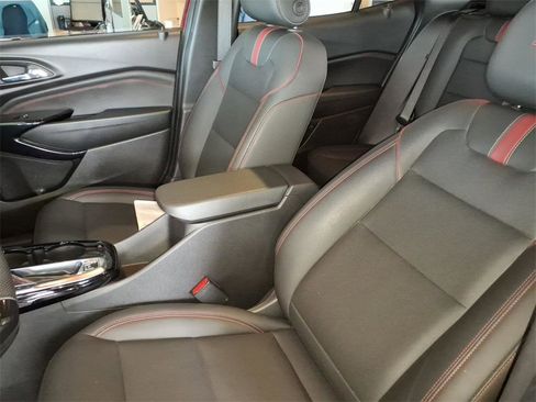 Used 2024 Chevrolet Trax RS w/ Sunroof Package image 8