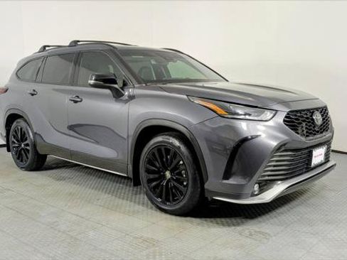 Used 2024 Toyota Highlander XSE FWD image 9