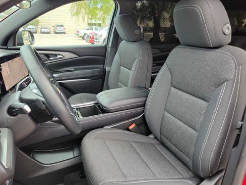 Used 2026 Chevrolet Traverse LT FWD image 15
