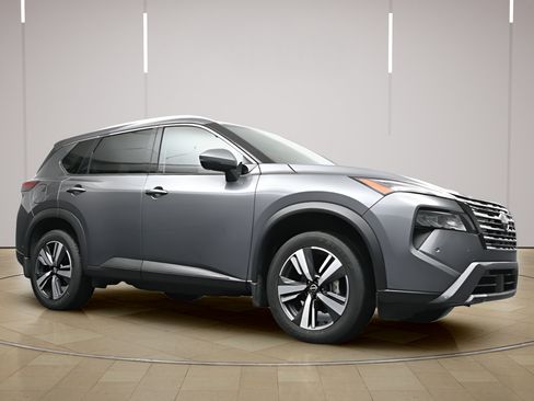 Certified 2025 Nissan Rogue SL w/ SL Premium Package AWD/4WD image 26