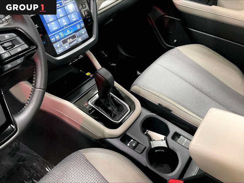Used 2025 Subaru Forester Premium AWD/4WD image 17