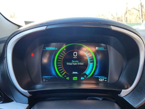 Used 2017 Chevrolet Volt LT w/ Comfort Package image 33