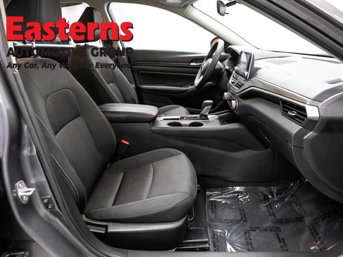 Used 2025 Nissan Altima 2.5 SV FWD image 24