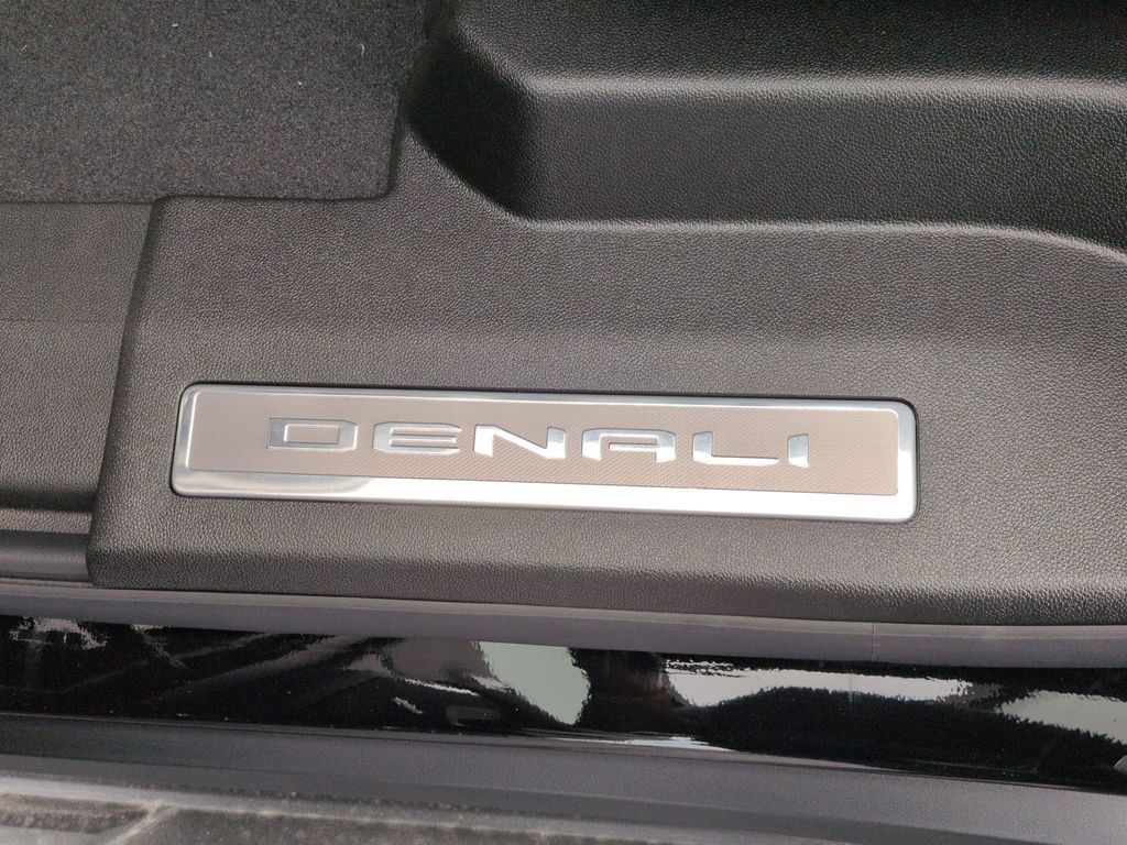 New 2026 GMC Yukon Denali w/ Advanced Technology Package AWD/4WD image 24