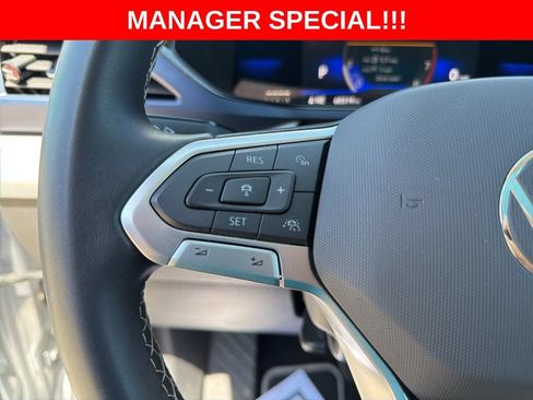 Used 2023 Volkswagen Taos SE w/ Panoramic Sunroof Package AWD/4WD image 23
