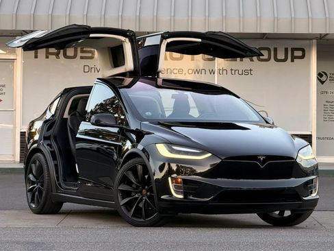 Used 2016 Tesla Model X 75D AWD/4WD image 2