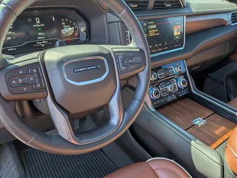 Used 2024 GMC Yukon Denali Ultimate image 11