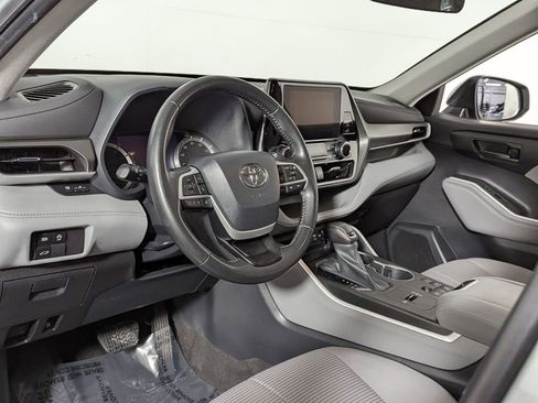 Used 2023 Toyota Highlander LE image 13