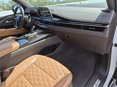 Used 2024 Cadillac Escalade ESV Premium Luxury image 20