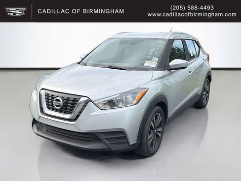 Used 2019 Nissan Kicks SV FWD image 1