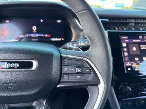 Used 2023 Jeep Grand Cherokee L Laredo image 35