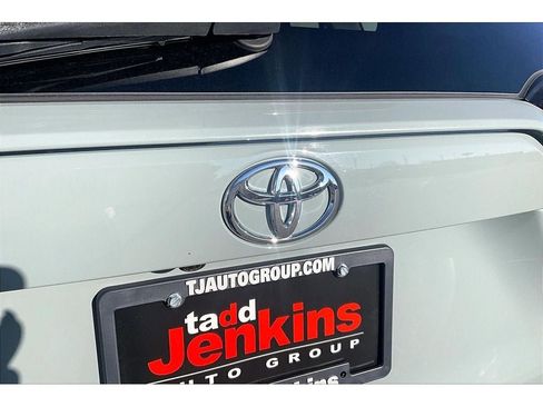 Used 2021 Toyota RAV4 XLE w/ Convenience Package image 34