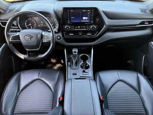 Used 2022 Toyota Highlander XSE FWD image 10