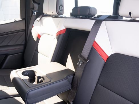 Used 2024 GMC Canyon AT4X image 20