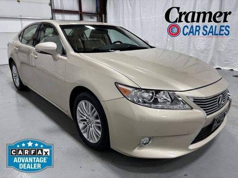Used 2014 Lexus ES 350 w/ Luxury Package FWD image 1