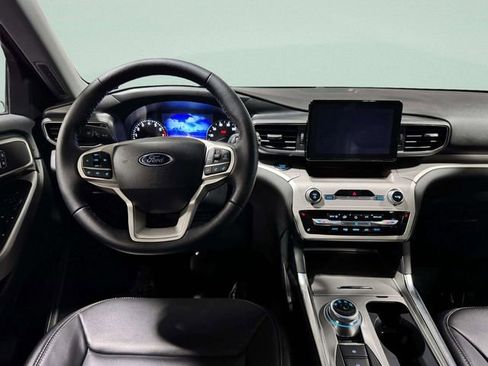 Used 2023 Ford Explorer XLT w/ Equipment Group 202A image 12