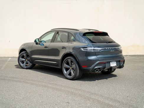 Certified 2025 Porsche Macan AWD/4WD image 3