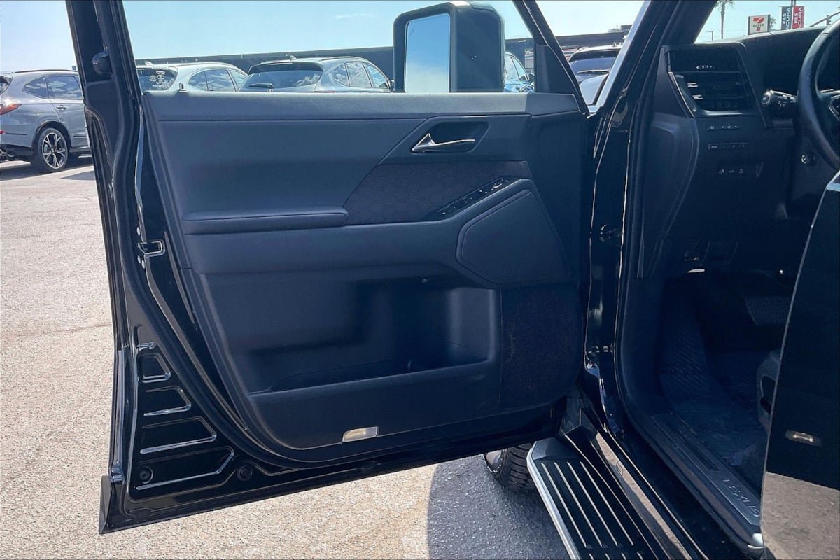 Used 2024 Lexus GX 550 w/ Accessory Package (Z1) AWD/4WD image 21