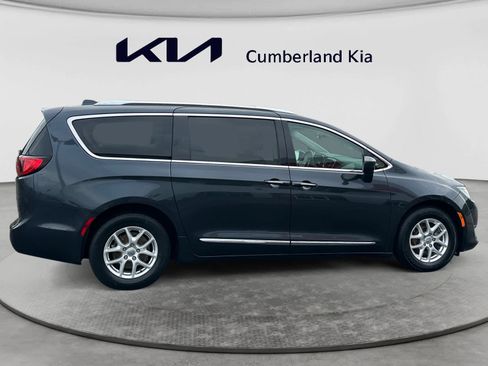 Used 2020 Chrysler Pacifica Touring-L FWD image 6