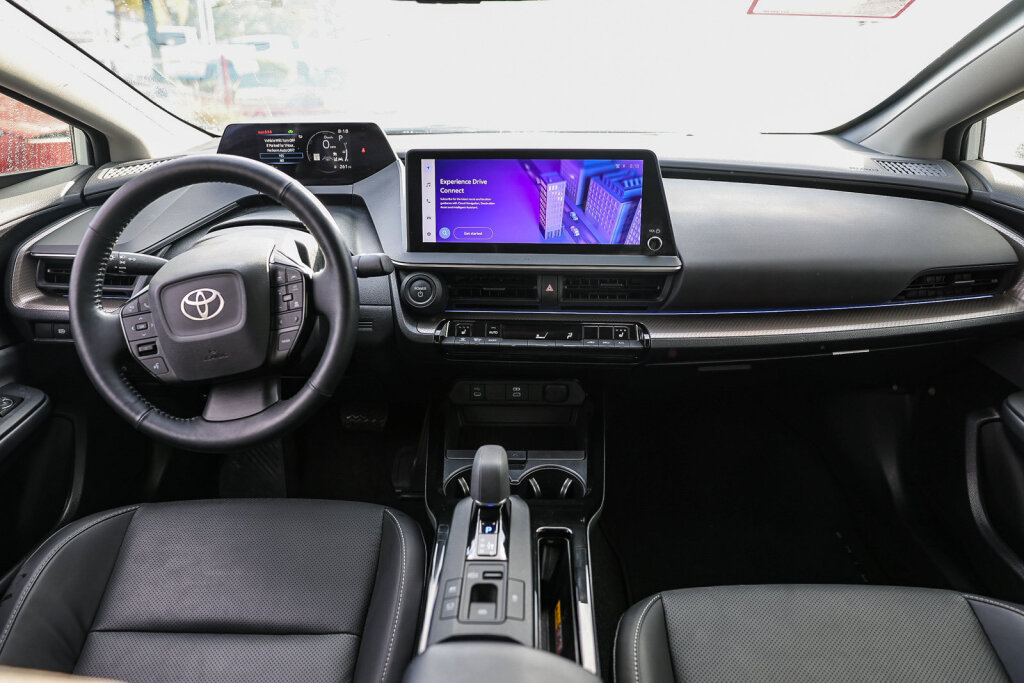 Certified 2024 Toyota Prius XLE FWD image 2