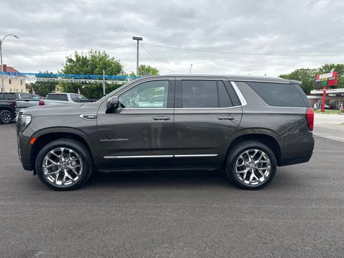 Used 2021 GMC Yukon SLT w/ SLT Premium Package AWD/4WD image 8