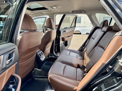 Used 2018 Subaru Outback 3.6R Touring AWD/4WD image 19