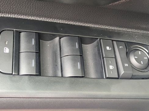 Certified 2025 Toyota Tacoma SR5 AWD/4WD image 12
