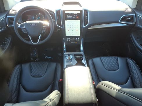 Used 2024 Ford Edge Titanium image 11