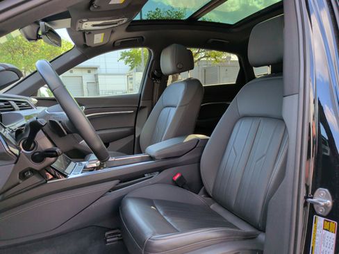 Certified 2023 Audi e-tron Premium w/ Convenience Plus Package AWD/4WD image 16