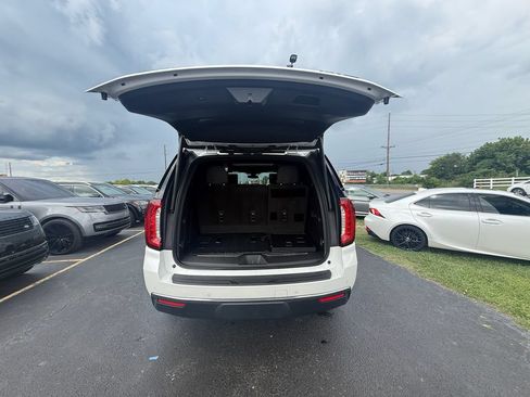 Used 2021 GMC Yukon AT4 w/ Rear Media and Nav Package AWD/4WD image 5