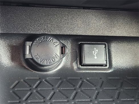 Used 2021 Toyota RAV4 LE image 28