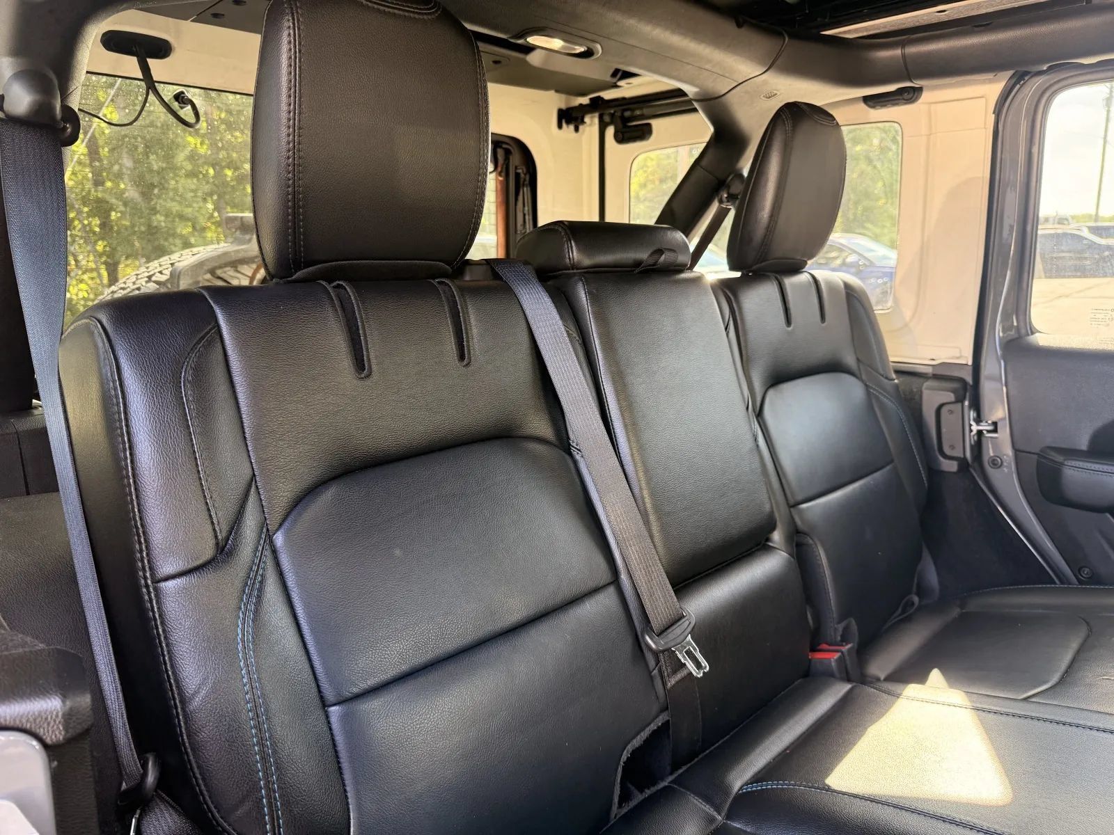 Used 2021 Jeep Wrangler Unlimited Rubicon 4xe w/ Cold Weather Group AWD/4WD image 11