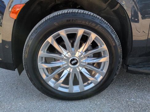 Used 2022 Cadillac Escalade ESV Premium Luxury image 13