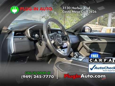 Used 2021 Jaguar F-PACE SVR image 11