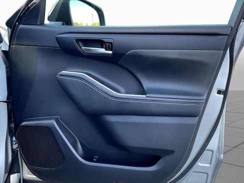 Used 2024 Toyota Highlander XSE FWD image 23